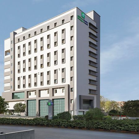 Holiday Inn Express Ahmedabad Prahlad Nagar By Ihg Exteriér fotografie