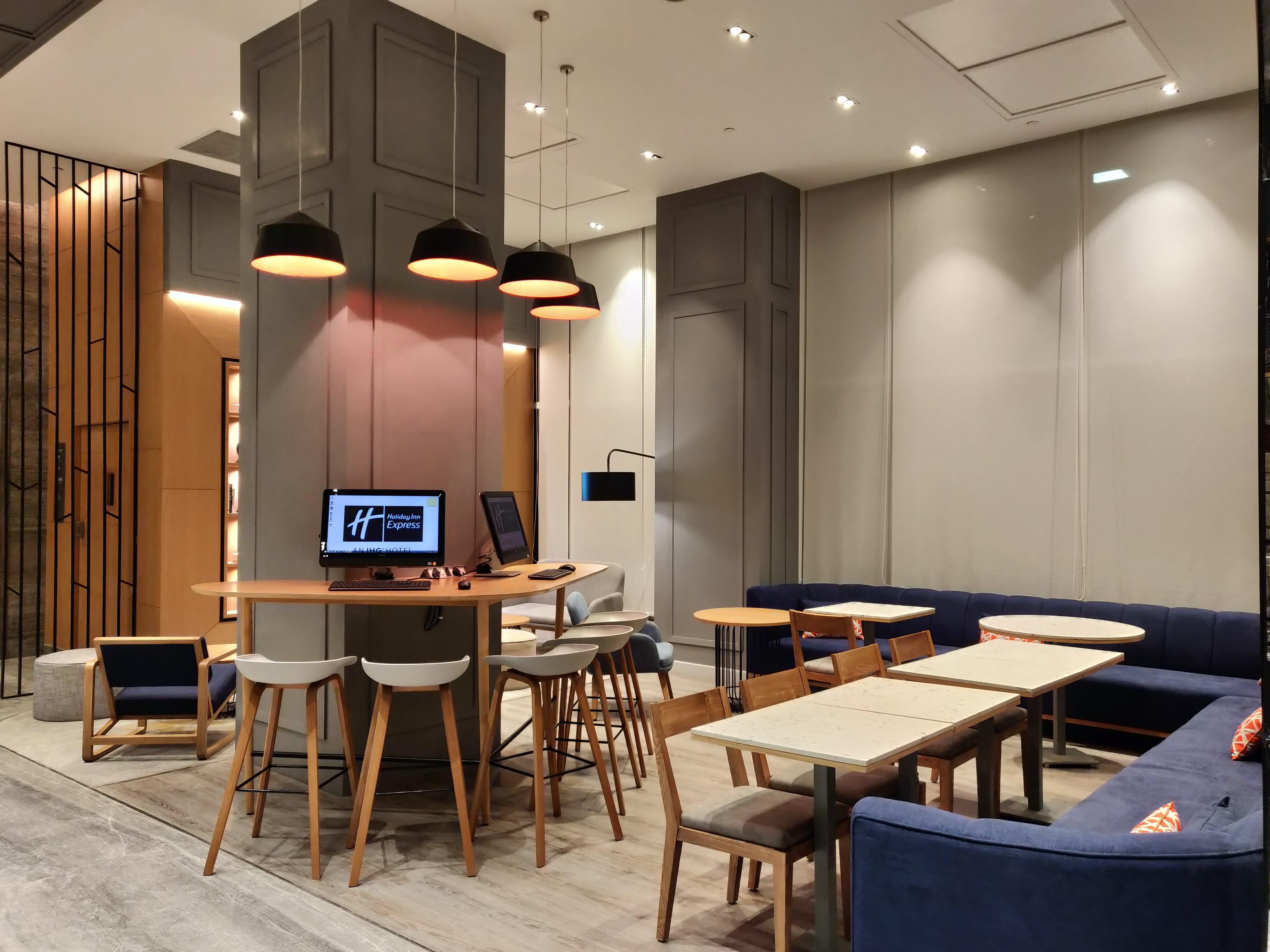 Holiday Inn Express Ahmedabad Prahlad Nagar By Ihg Exteriér fotografie