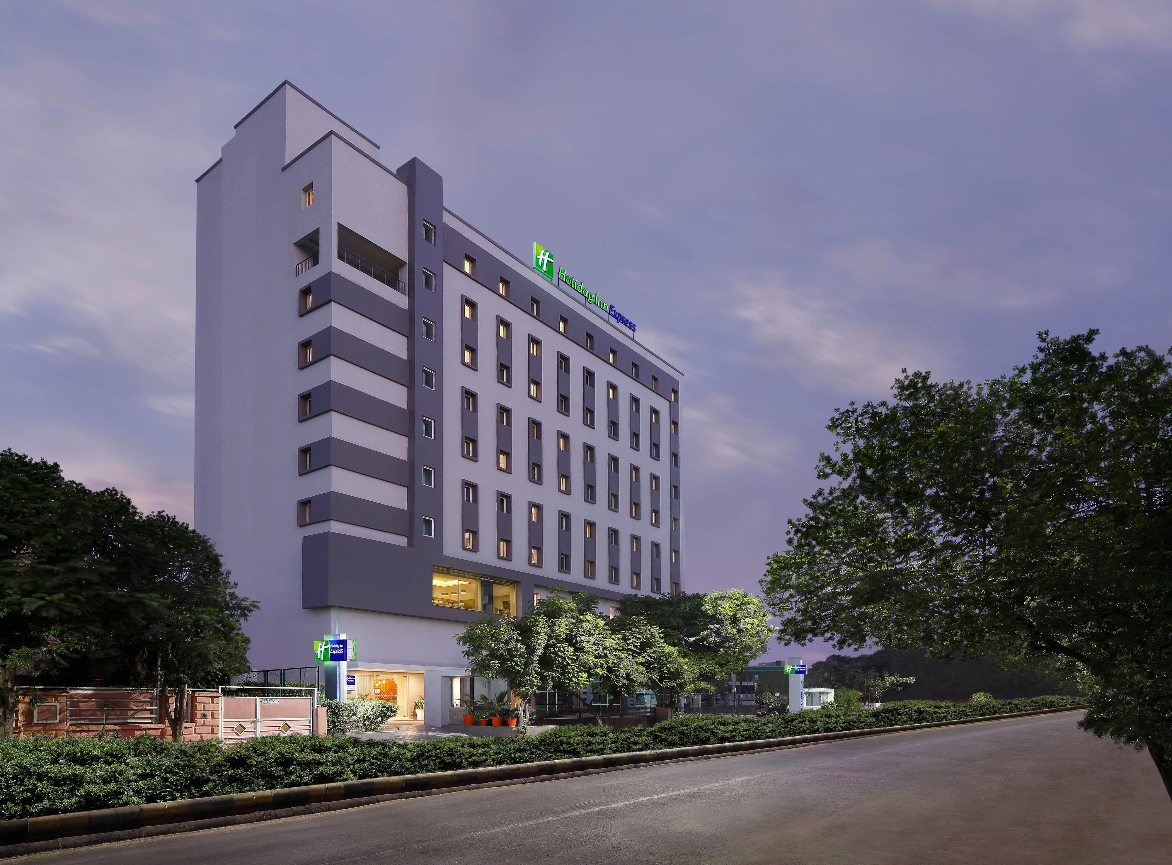 Holiday Inn Express Ahmedabad Prahlad Nagar By Ihg Exteriér fotografie